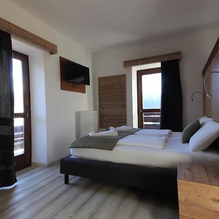 וארנה Hotel Alla Rocca מראה חיצוני תמונה