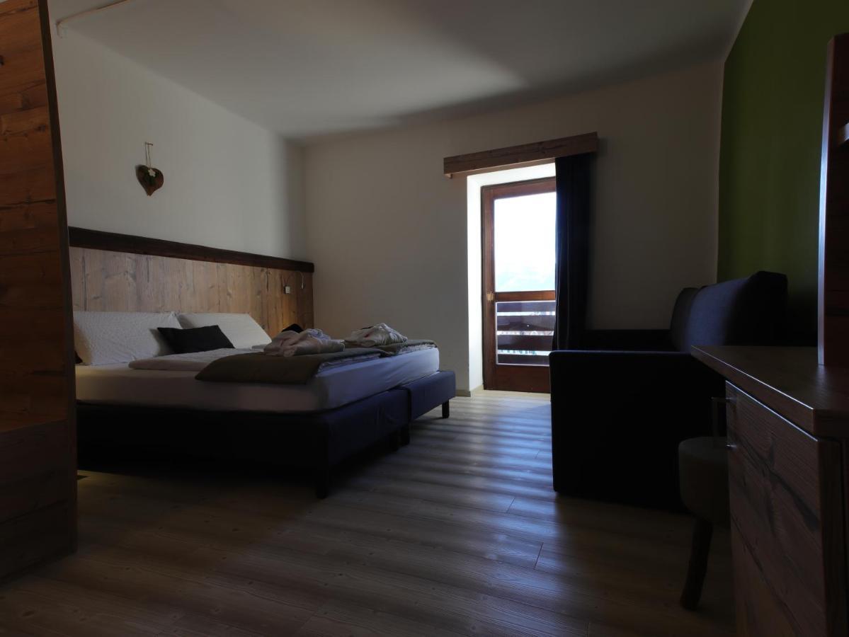 וארנה Hotel Alla Rocca מראה חיצוני תמונה
