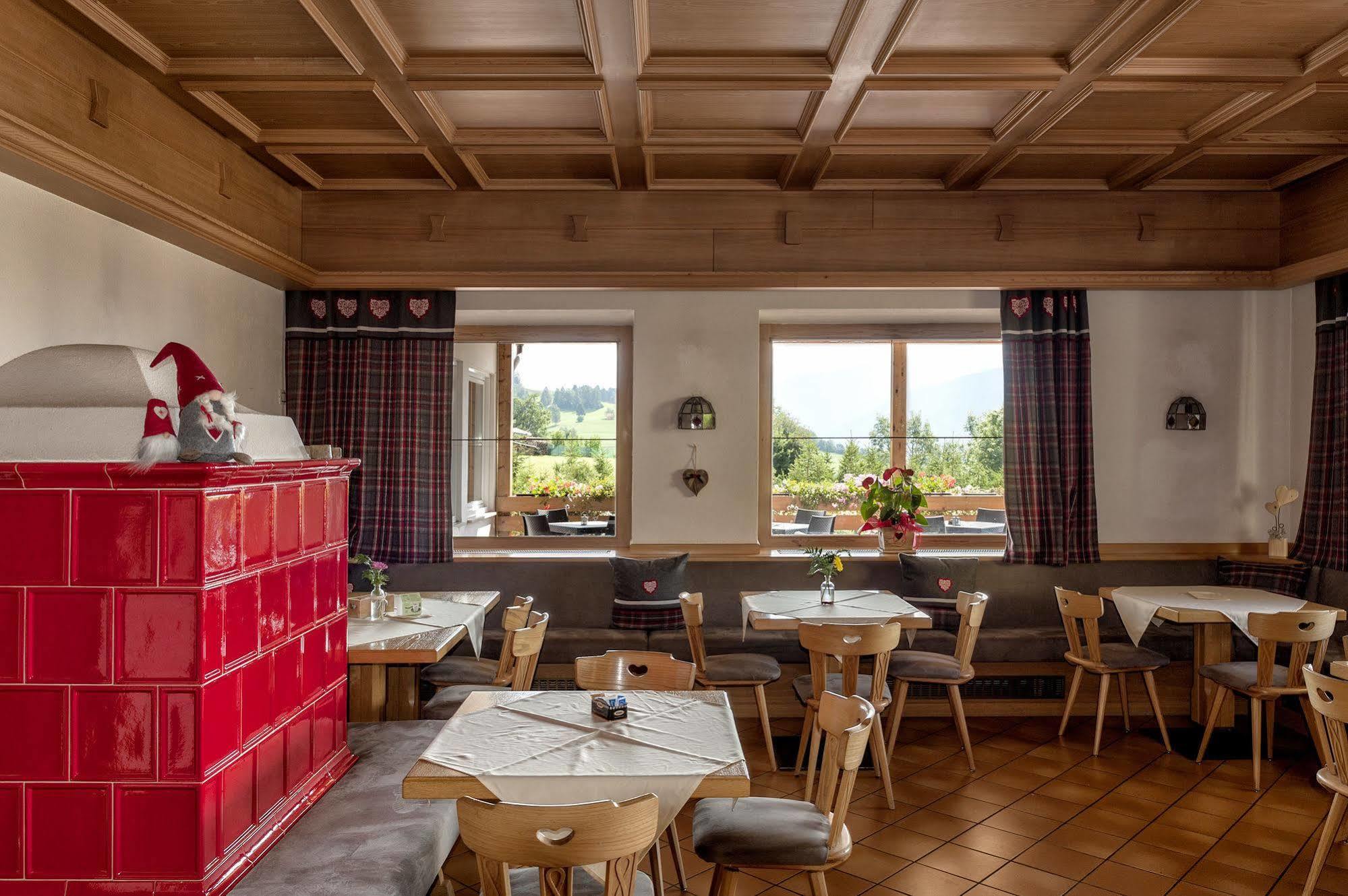 וארנה Hotel Alla Rocca מראה חיצוני תמונה